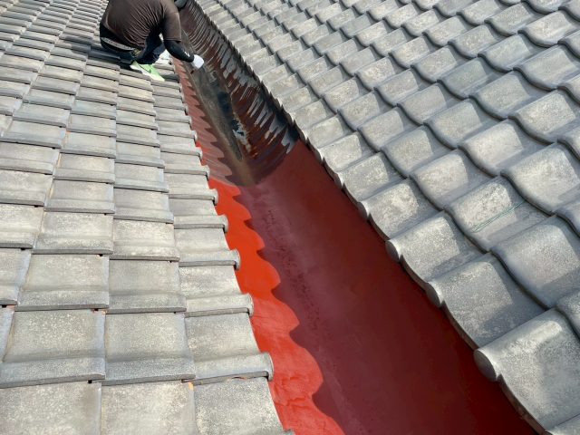 姫路市にて防水塗装における錆止め塗布